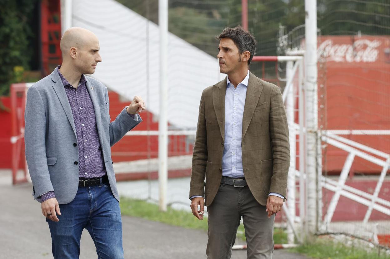 David Guerra, ayer, con Pablo García Sampedro. 