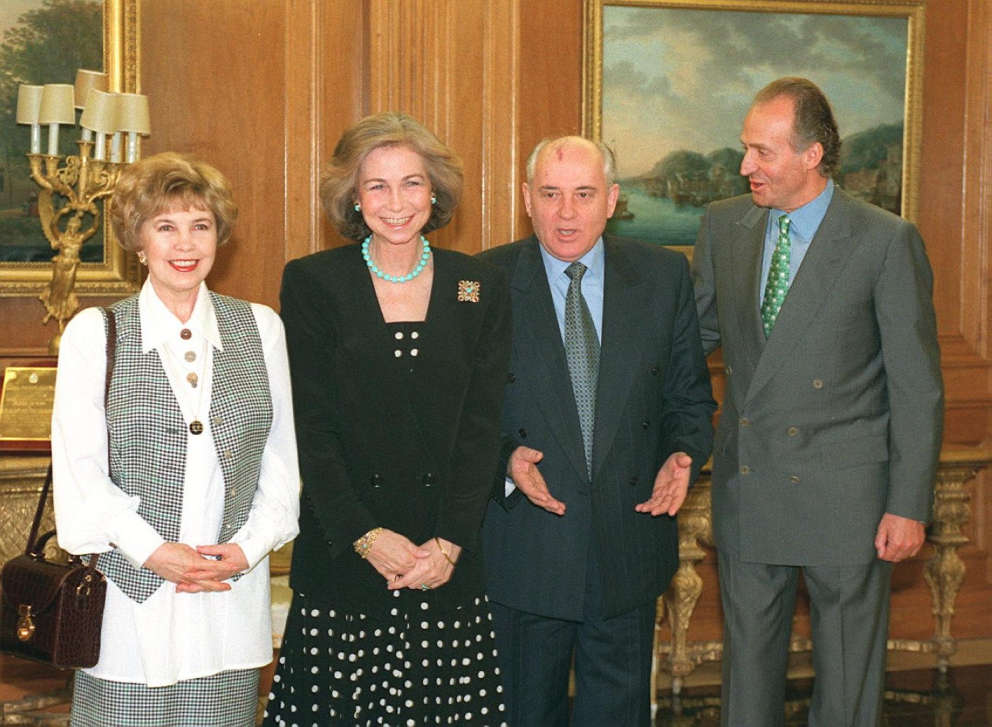 Gorbachov y su esposa, en 1994, con los entonces Reyes de España. 