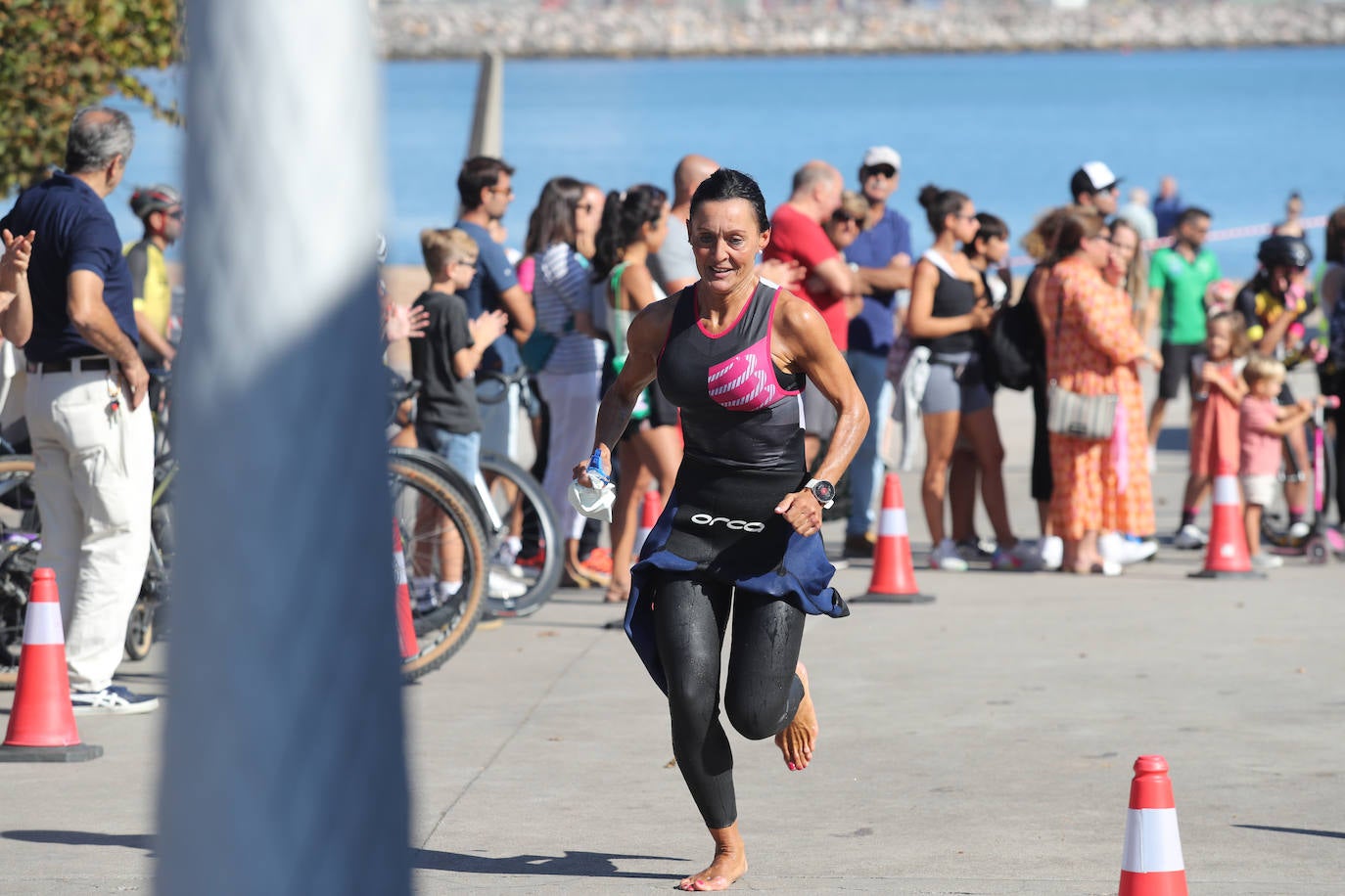 Fotos: Casi 150 deportistas compiten en el regreso del Triatlón del Santa Olaya