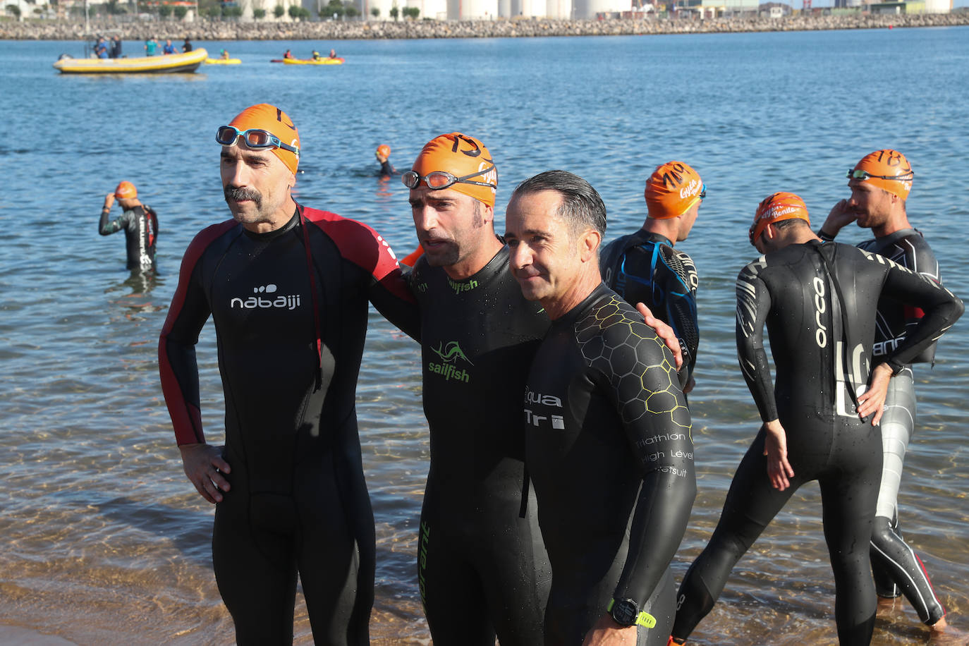 Fotos: Casi 150 deportistas compiten en el regreso del Triatlón del Santa Olaya