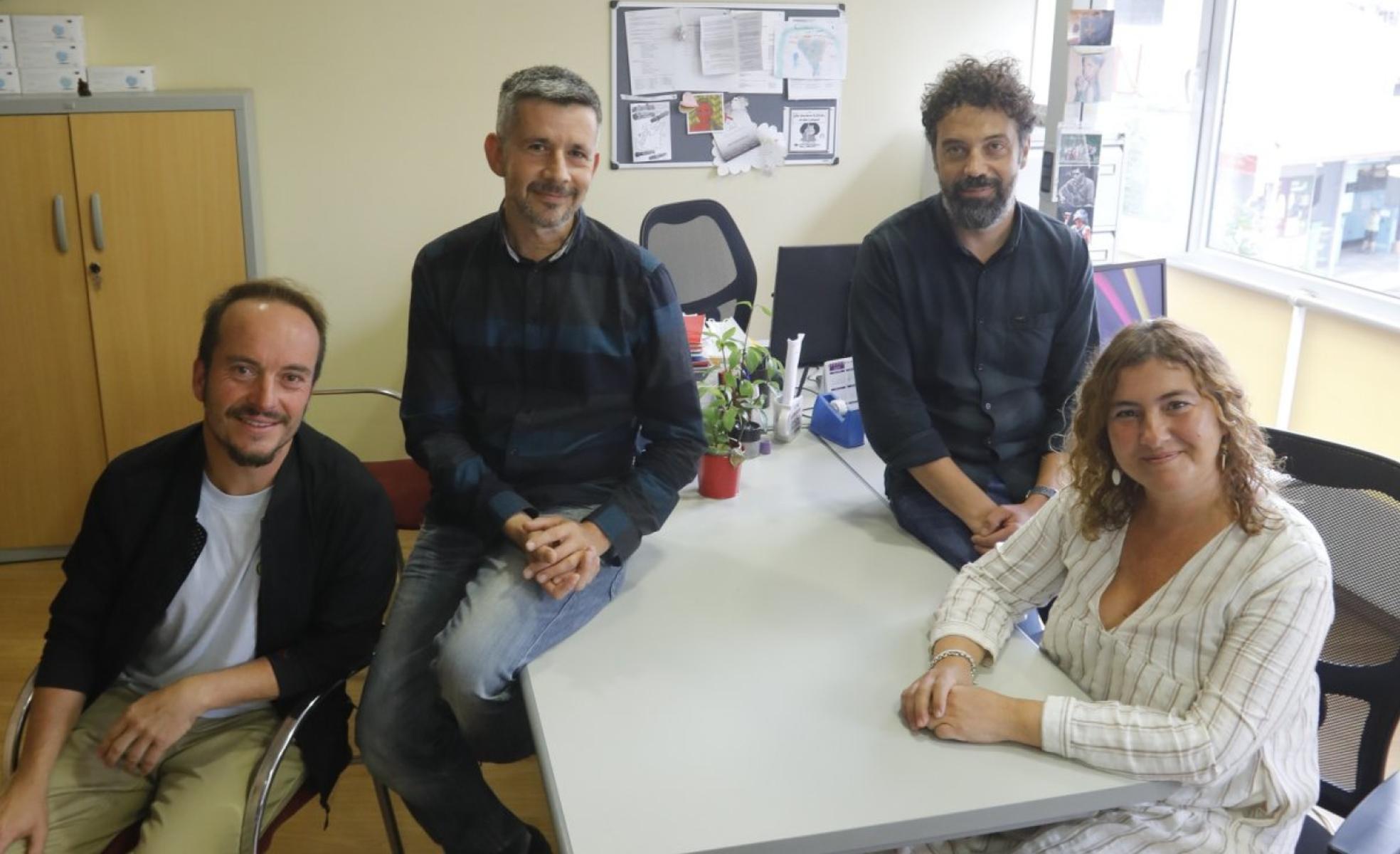 Detrás de Prometeo. Alberto Fernández, Pablo Puente, Marco Luengo y Begoña Hernández, en la sede de Siloé.