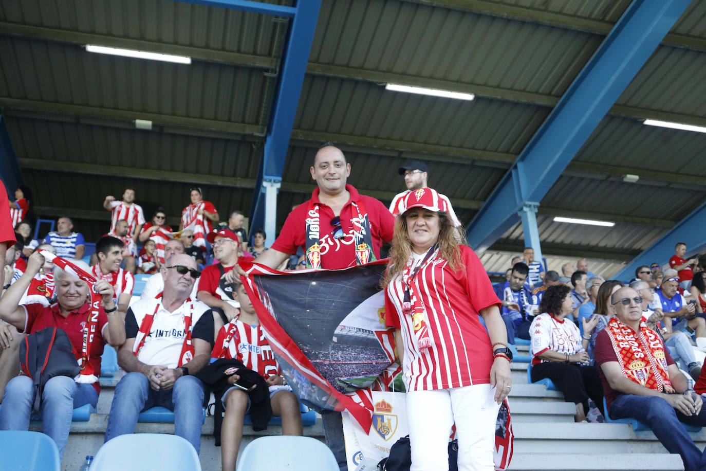 Fotos: ¿Estuviste en la Ponferradina - Sporting? ¡Búscate!