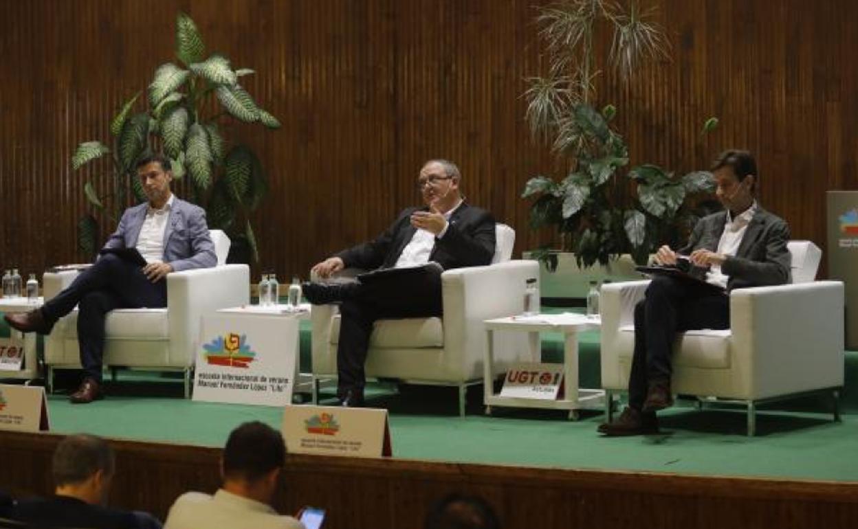 Imagen de la mesa redonda de UGT, esta mañana.