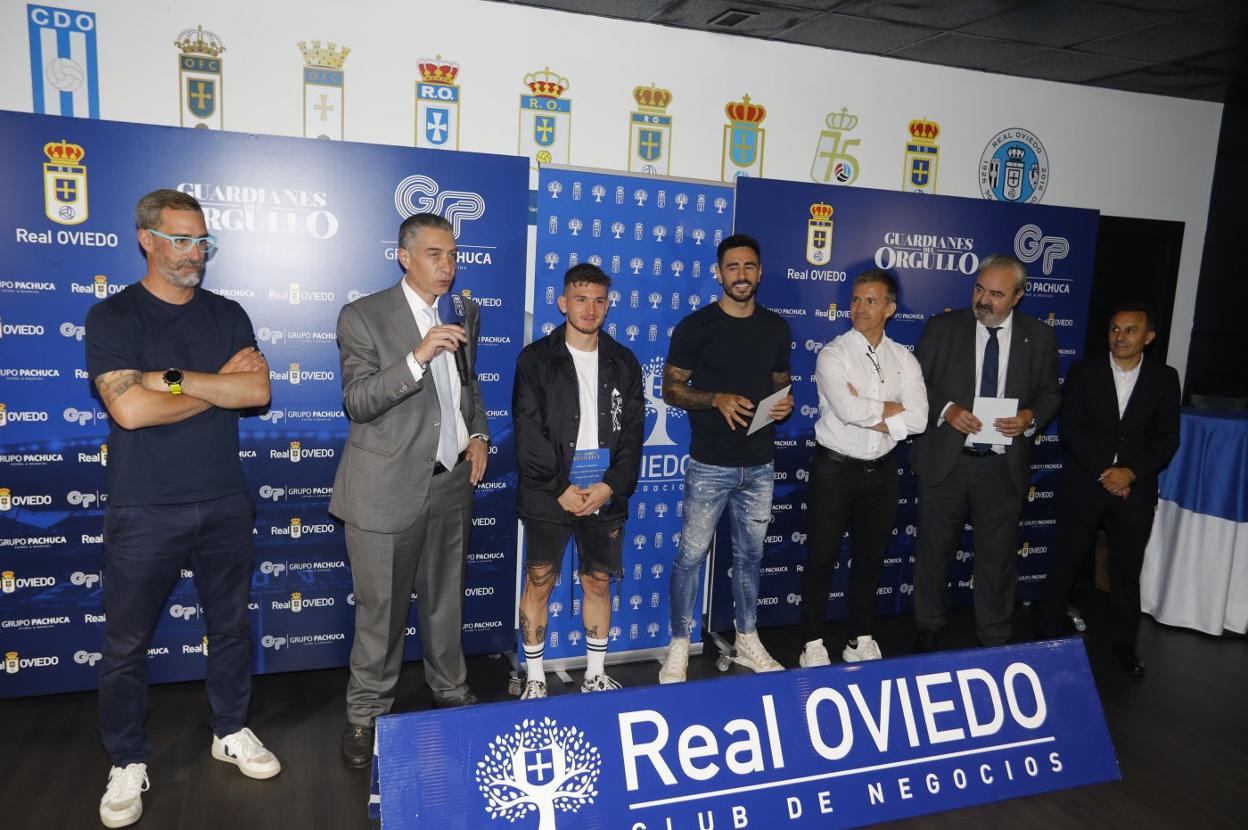 Bolo, Martín Peláez, Viti Rozada, David Costas, Tito Blanco, Manolo Paredes y Corral, durante el acto. 