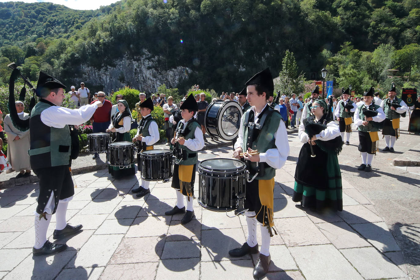 Fotos: Tradición en un reivindicativo Día de Asturias en Covadonga