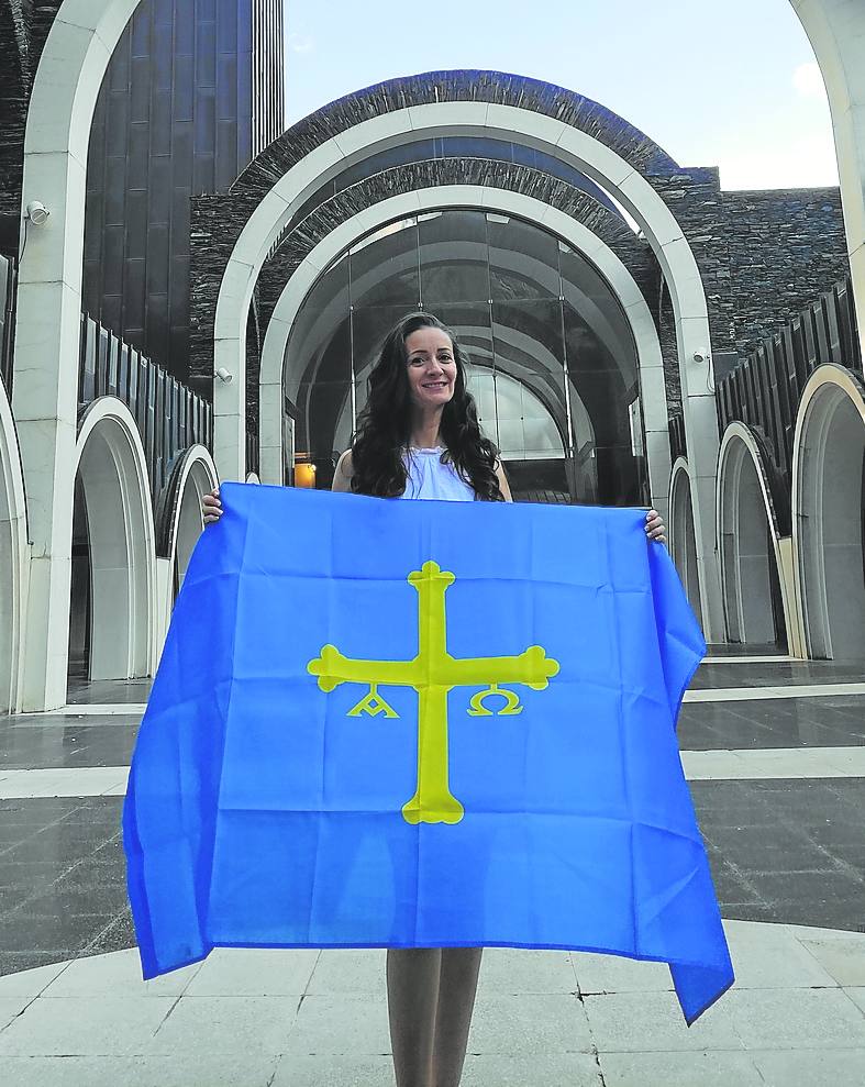 Raquel Fernández Andorra «Tengo la bandera de Asturias porque la saco al balcón cada 8 de septiembre, que es también el día de Andorra»