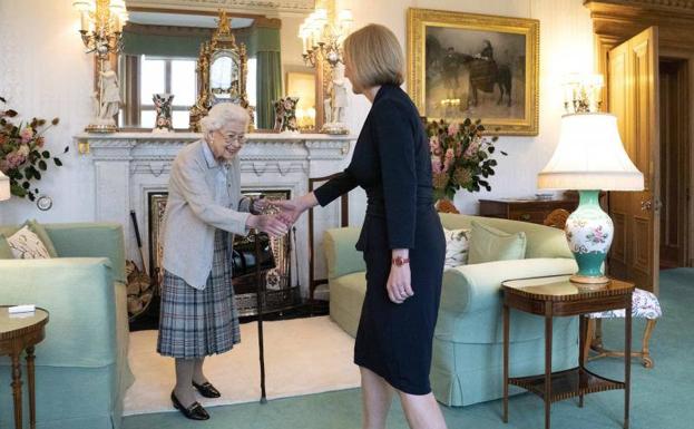 La reina Isabel II recibió a la primera ministra británica, Liz Truss, en Balmoral este pasado lunes