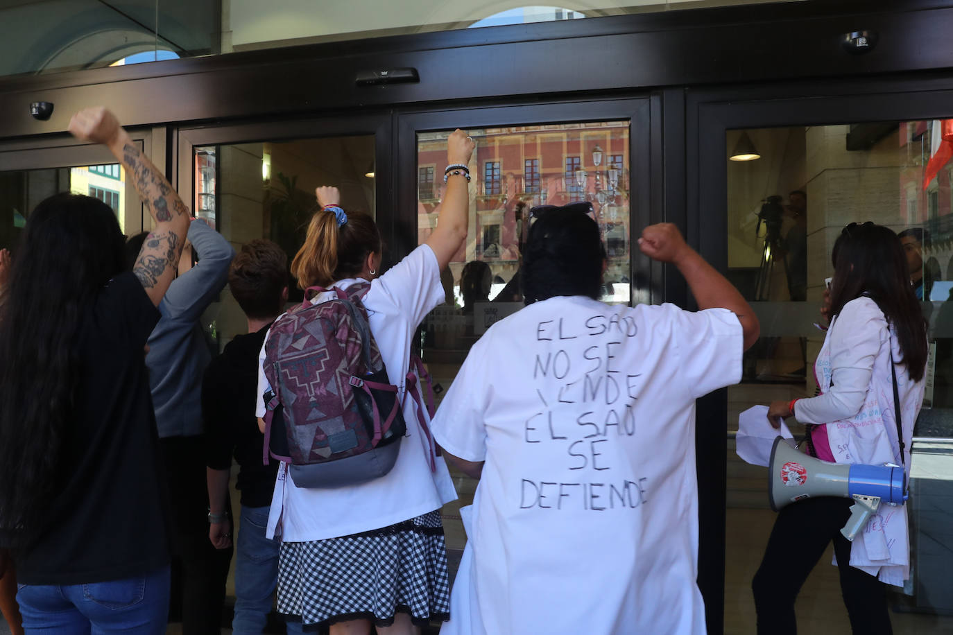 Fotos: Protestas de las trabajadoras de ayuda a domicilio en el Ayuntamiento de Gijón