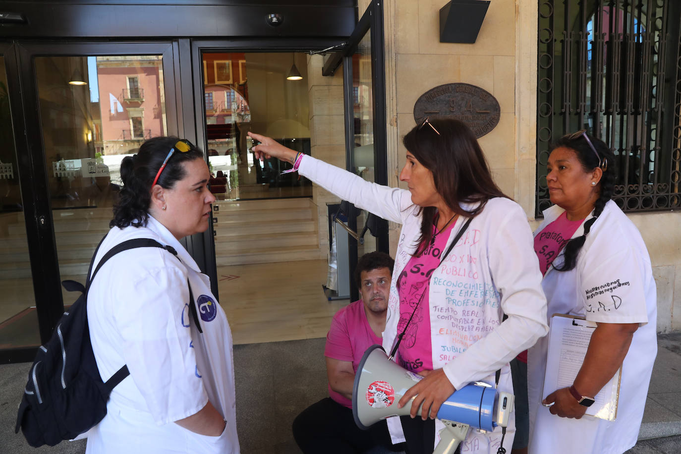 Fotos: Protestas de las trabajadoras de ayuda a domicilio en el Ayuntamiento de Gijón