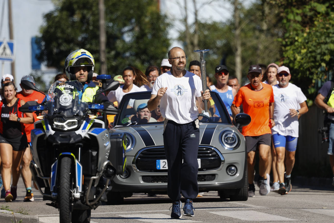 Fotos: Avilés salda su deuda con Dacal, «gran leyenda del deporte»