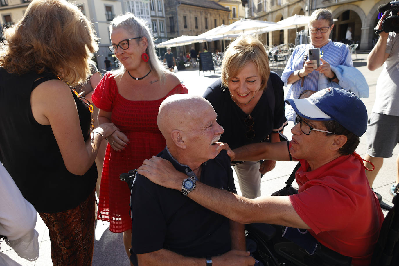 Fotos: Avilés salda su deuda con Dacal, «gran leyenda del deporte»