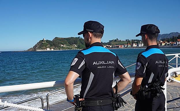 Imagen principal - Aparece una granada en la playa de Ribadesella