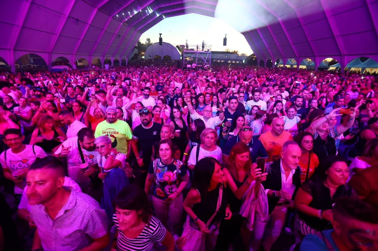 El concierto reunió a más ocho mil personas, un éxito de convocatoria de las fiestas mateínas. 