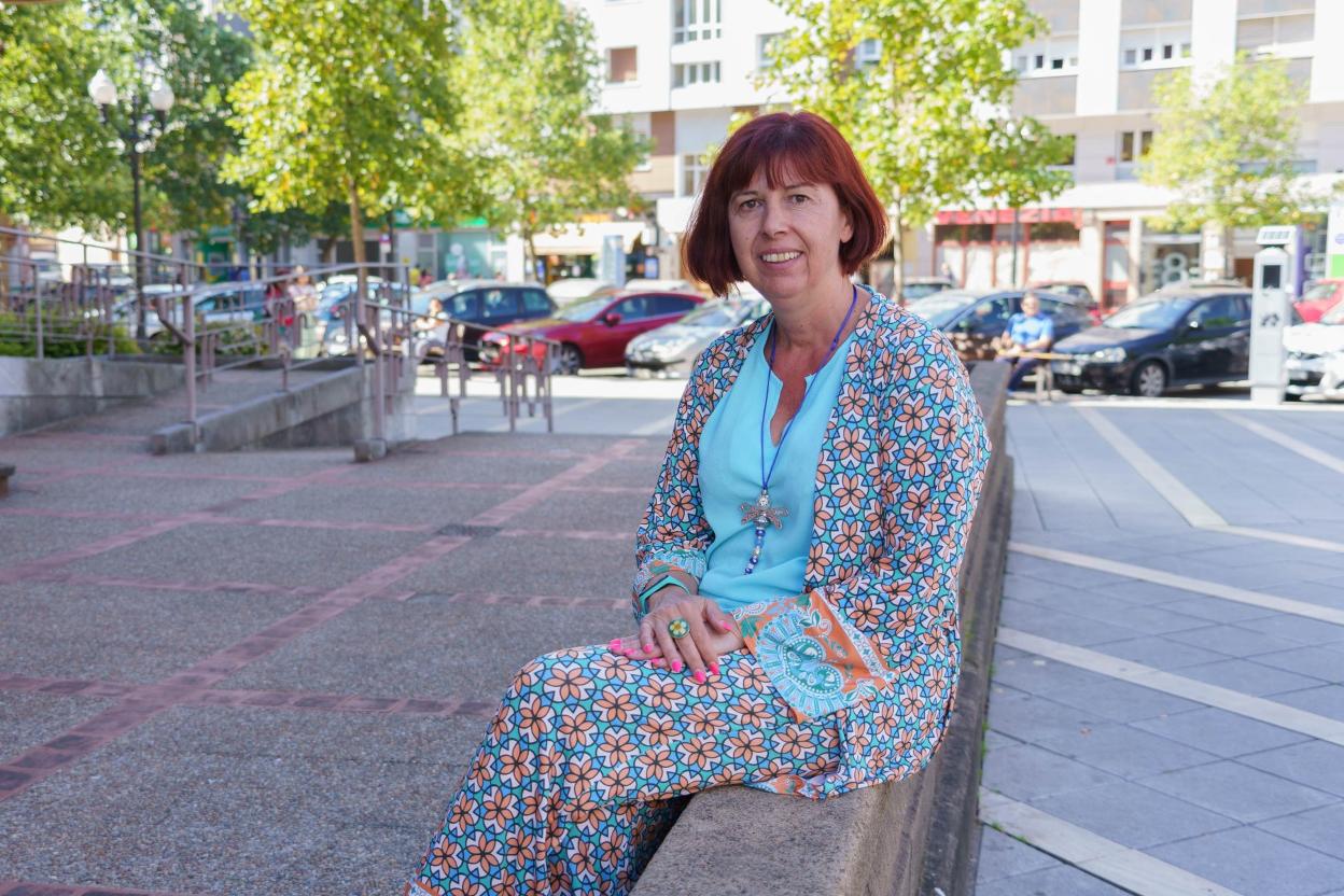 La concejala Loli Patón, junto a las dependencias de su Concejalía en la Casa Rosada. 