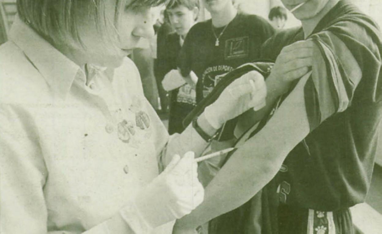 Vacunación de la meningitis, durante la campaña de 1996.