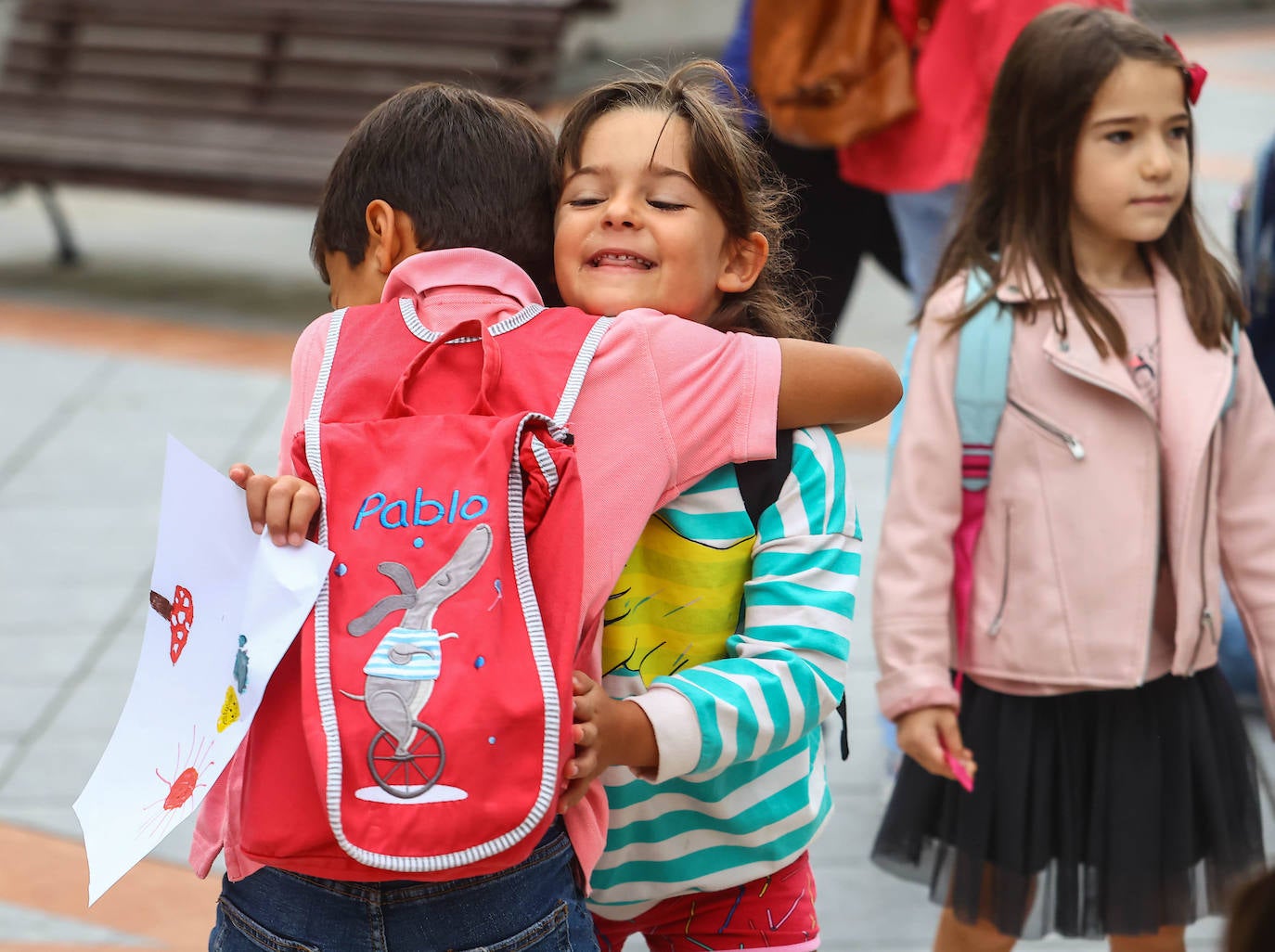 Fotos: Emoción y reencuentros en un curso escolar cambiado