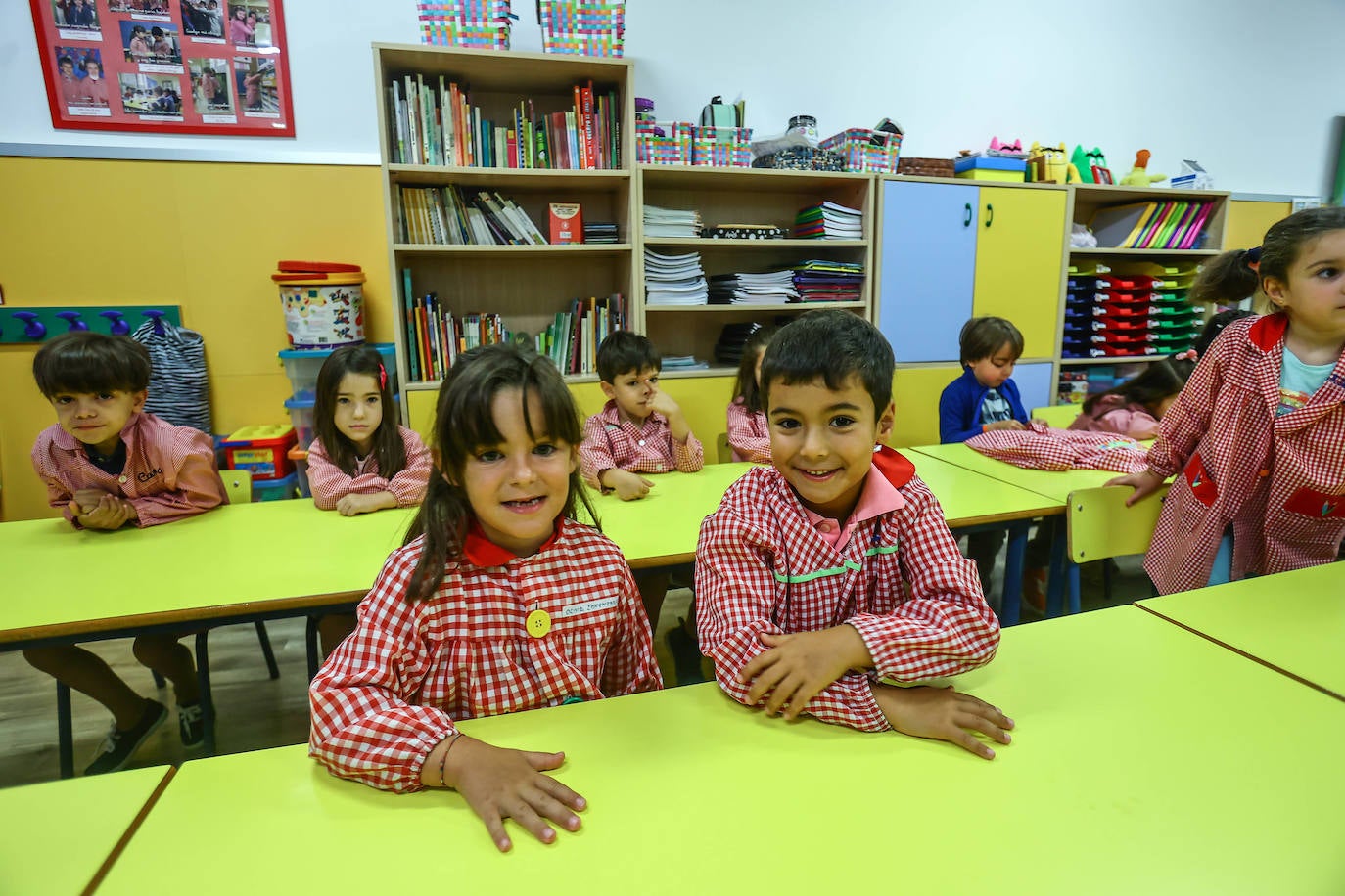 Fotos: Emoción y reencuentros en un curso escolar cambiado