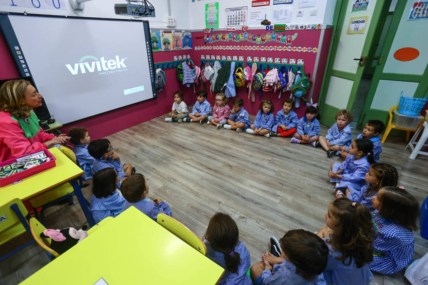 Fotos: Emoción y reencuentros en un curso escolar cambiado