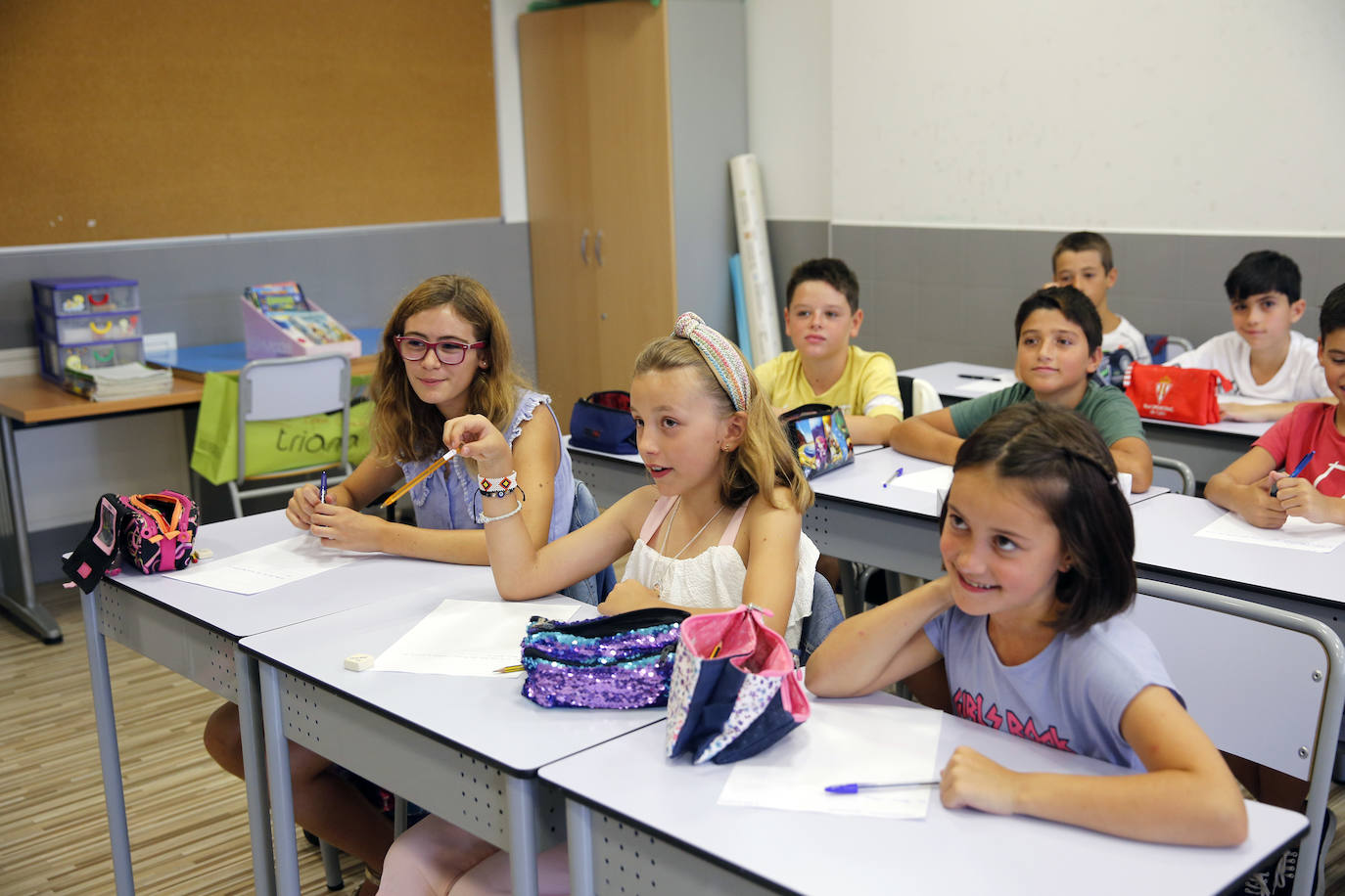 Fotos: Emoción y reencuentros en un curso escolar cambiado