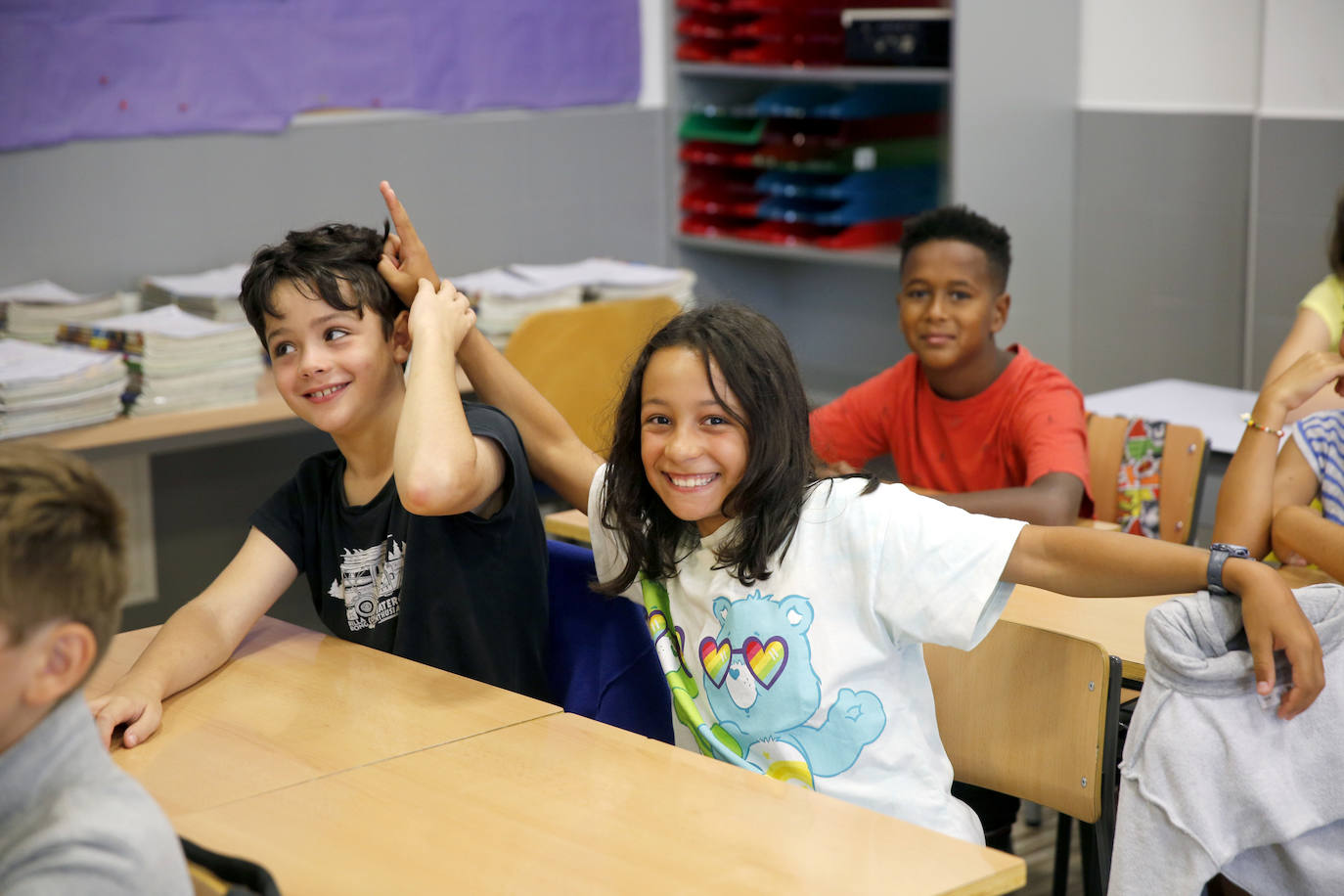 Fotos: Emoción y reencuentros en un curso escolar cambiado