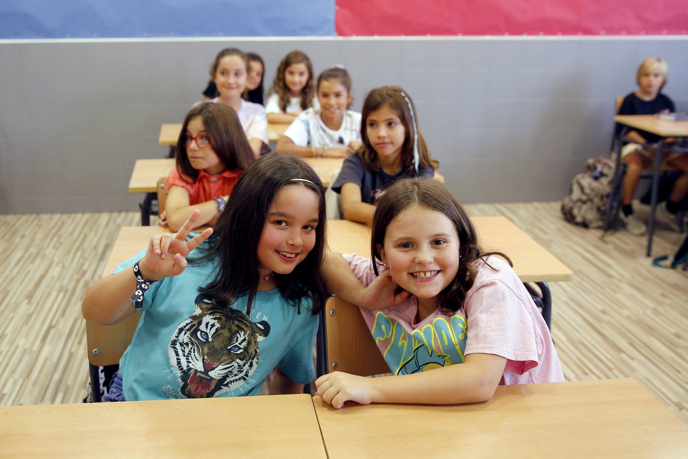 Fotos: Emoción y reencuentros en un curso escolar cambiado