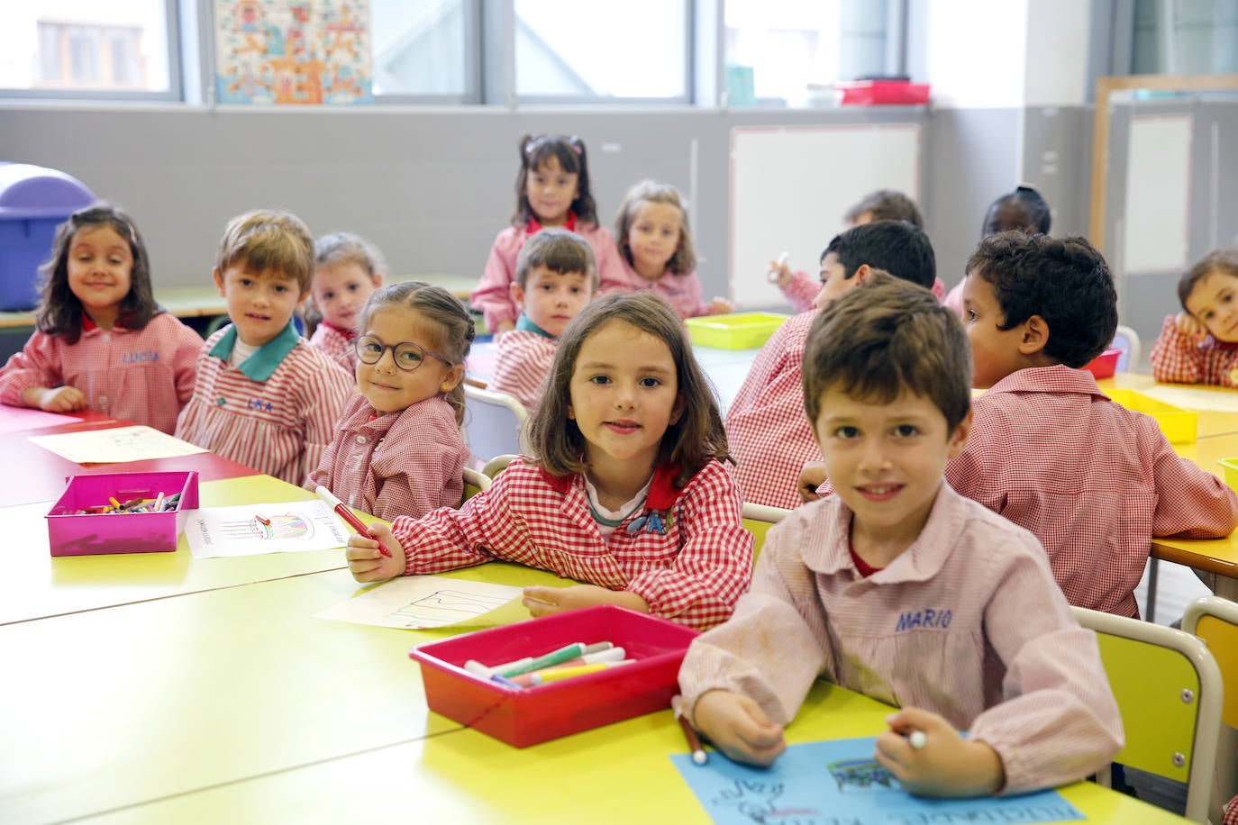 Fotos: Emoción y reencuentros en un curso escolar cambiado