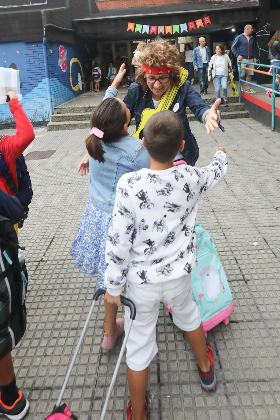 Fotos: Emoción y reencuentros en un curso escolar cambiado