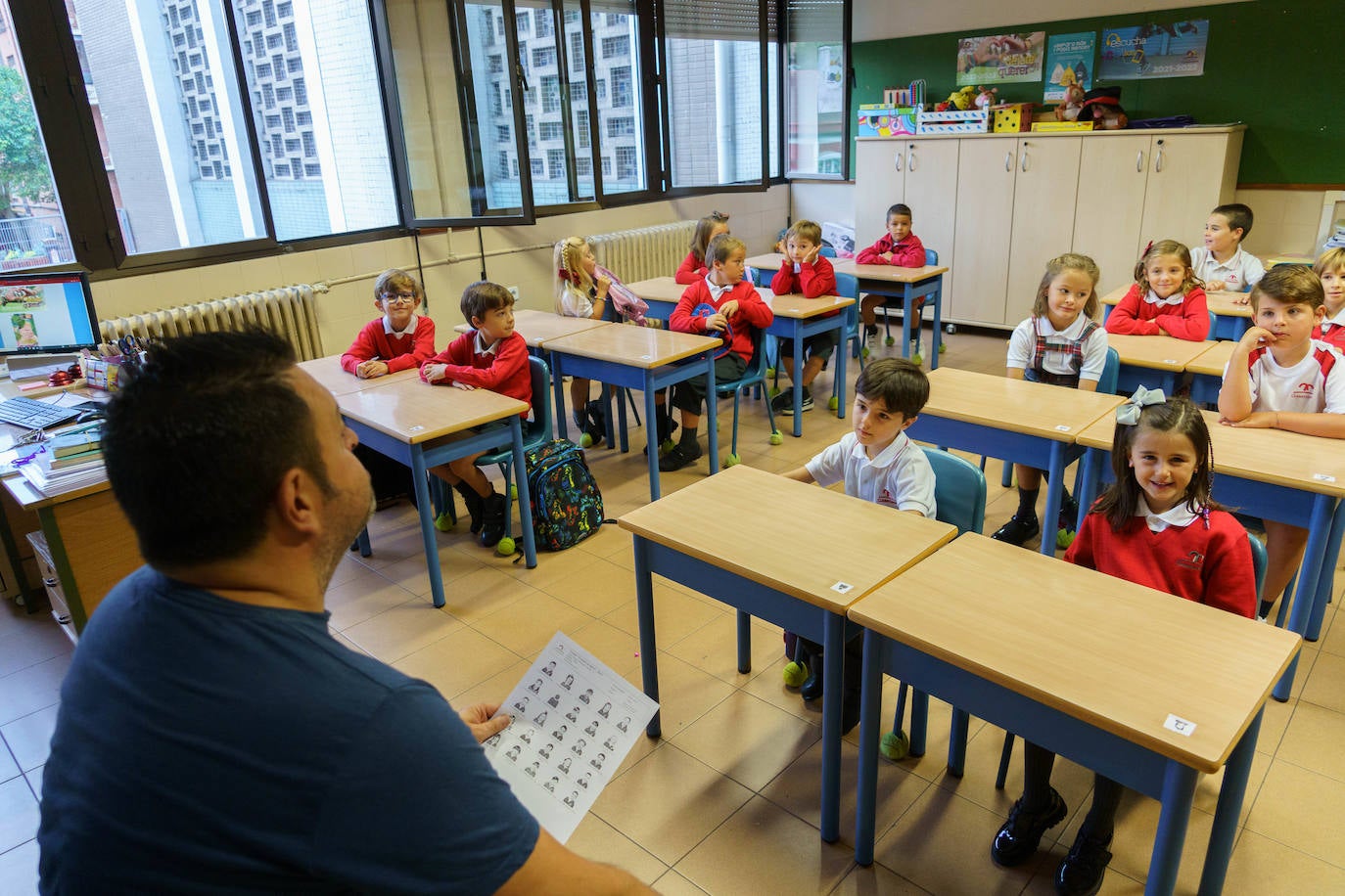 Fotos: Emoción y reencuentros en un curso escolar cambiado