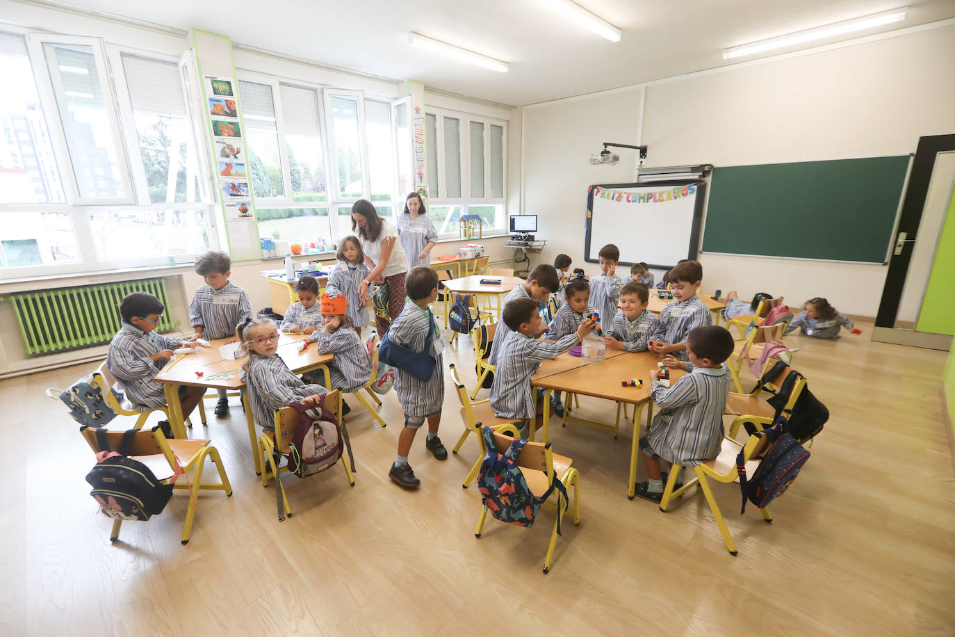 Fotos: Emoción y reencuentros en un curso escolar cambiado