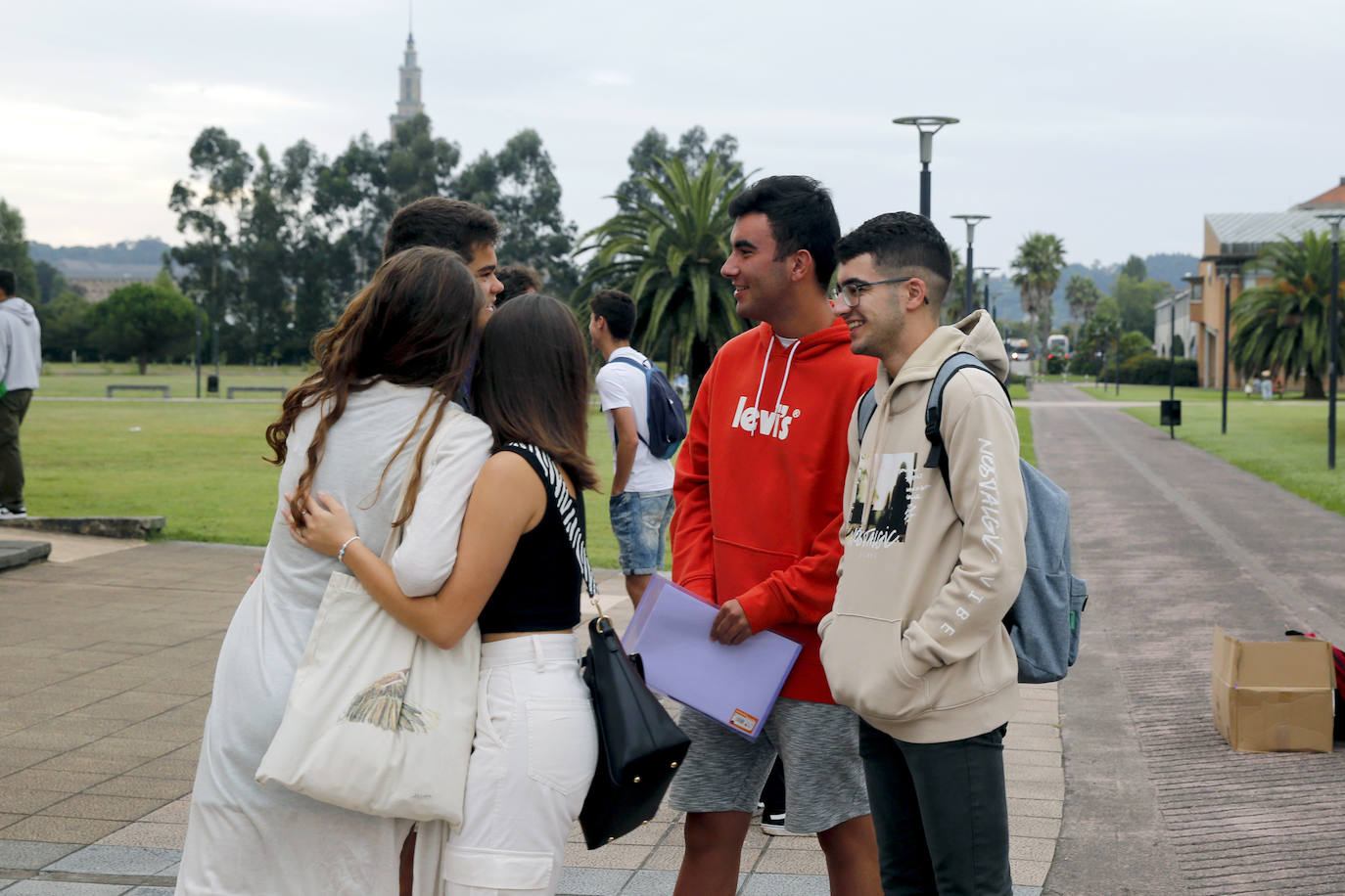 Fotos: Emoción y reencuentros en un curso escolar cambiado