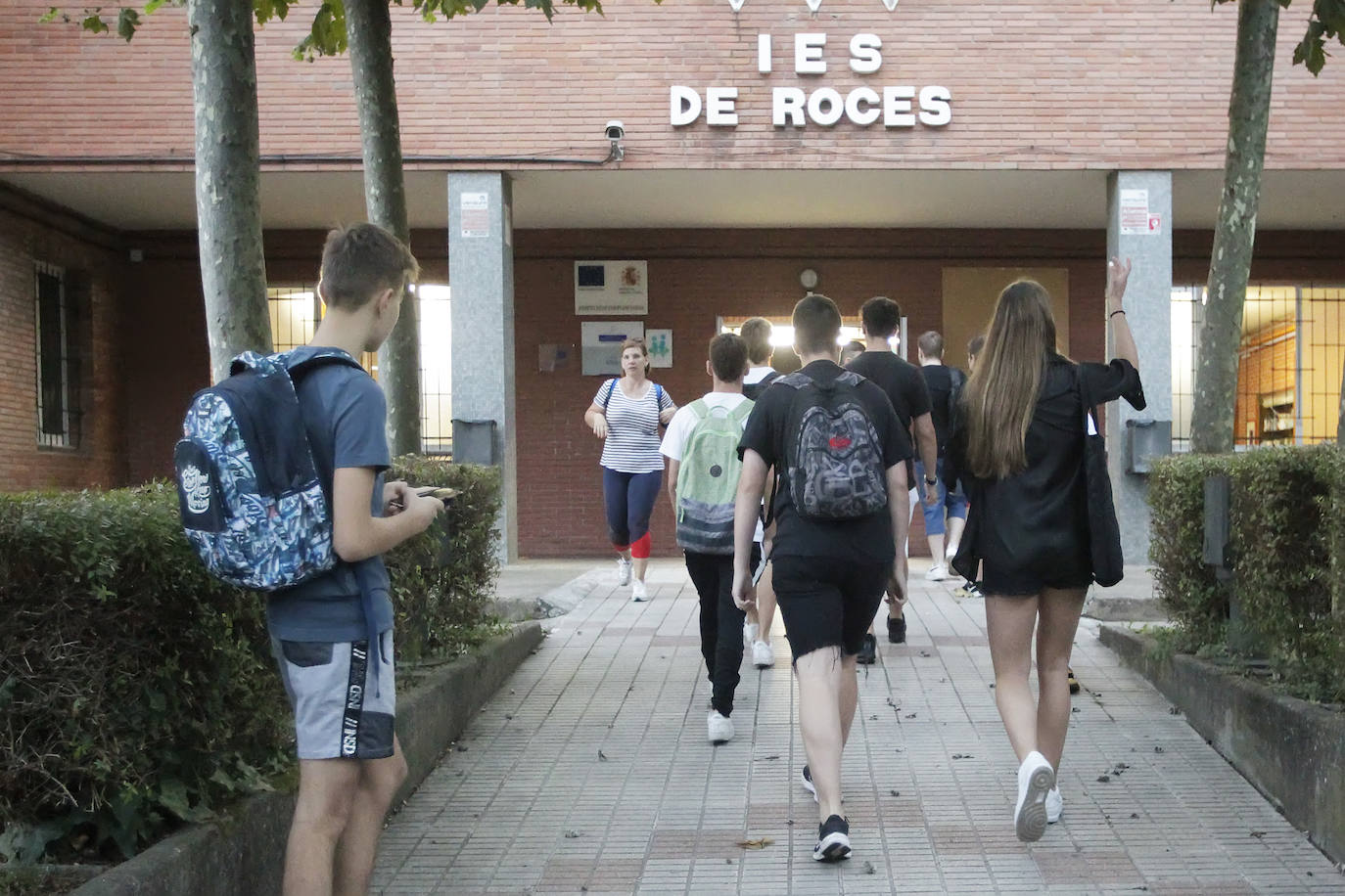 Fotos: Emoción y reencuentros en un curso escolar cambiado