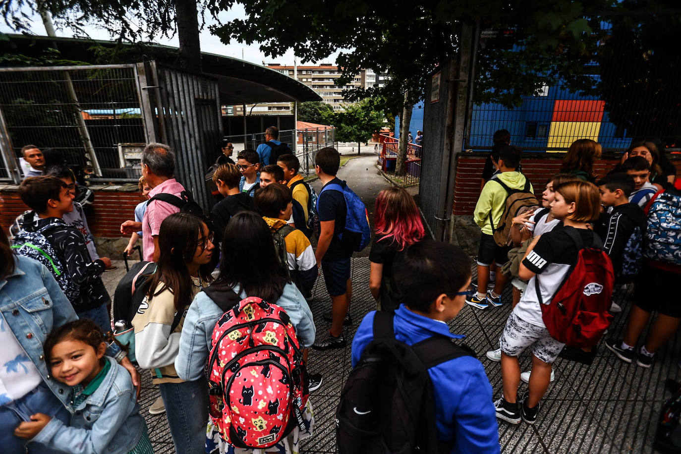 Fotos: Emoción y reencuentros en un curso escolar cambiado