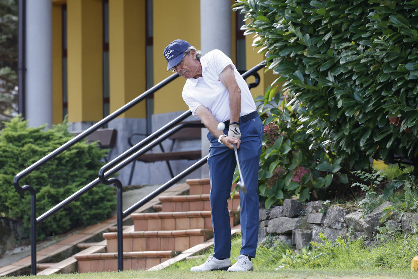 Fotos: Gijón no da tregua sobre los greens de El Tragamón