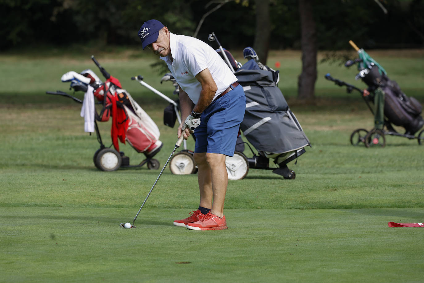 Fotos: Gijón no da tregua sobre los greens de El Tragamón