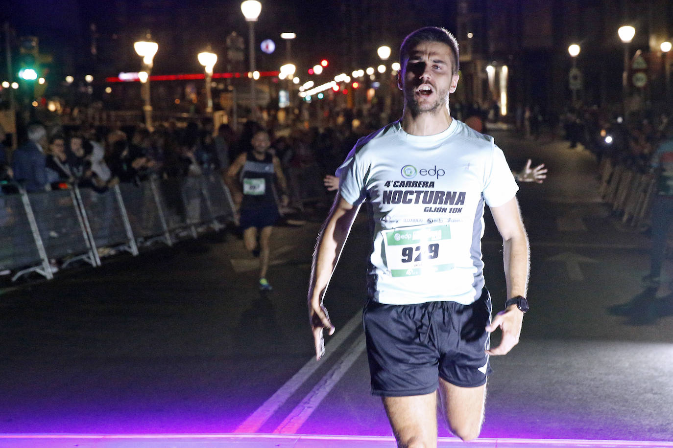 Fotos: ¿Estuviste en la EdP Carrera Nocturna Gijon 10K? ¡Búscate!