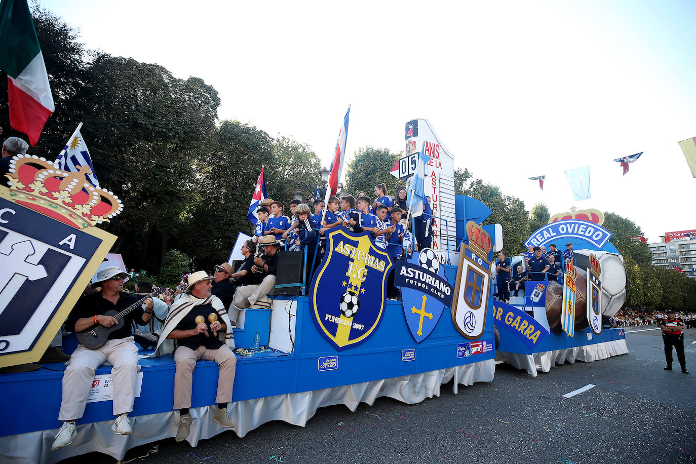 Fotos: Todas las imágenes del desfile del Día de América en Oviedo