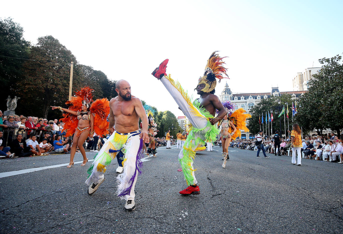 Fotos: Todas las imágenes del desfile del Día de América en Oviedo