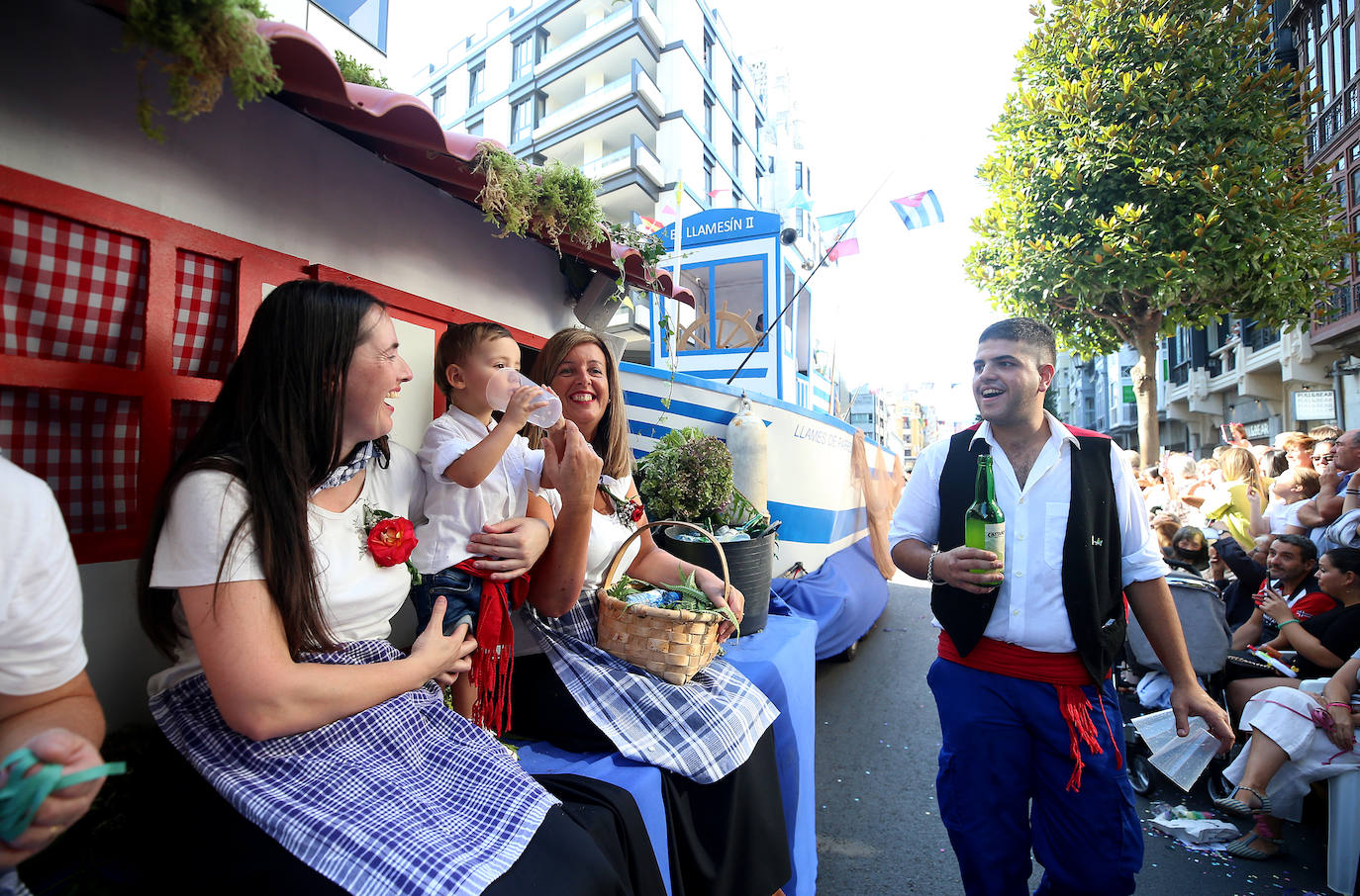 Fotos: Todas las imágenes del desfile del Día de América en Oviedo