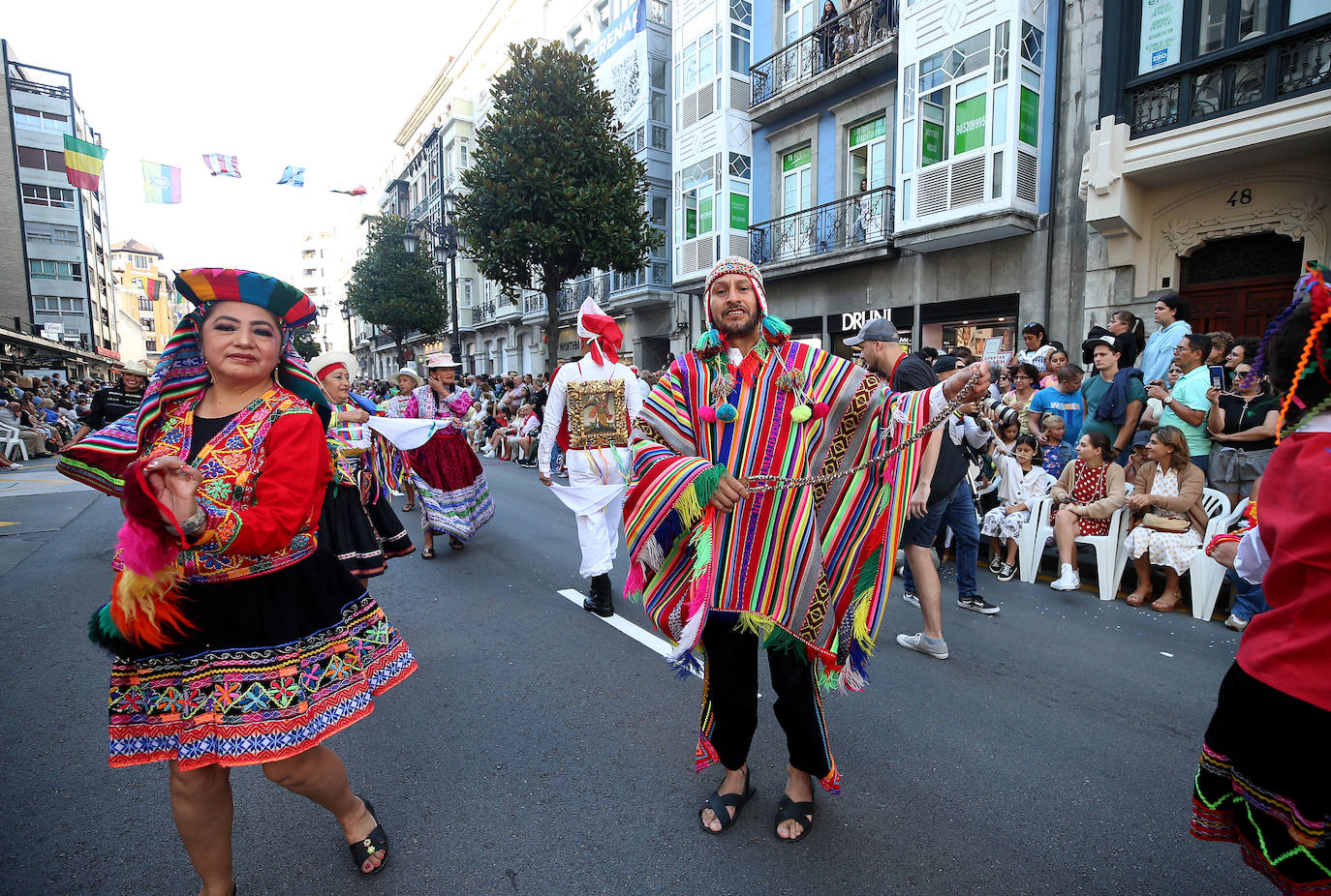 Fotos: Todas las imágenes del desfile del Día de América en Oviedo