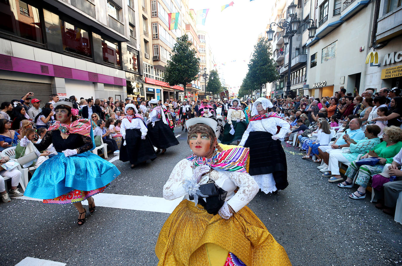 Fotos: Todas las imágenes del desfile del Día de América en Oviedo