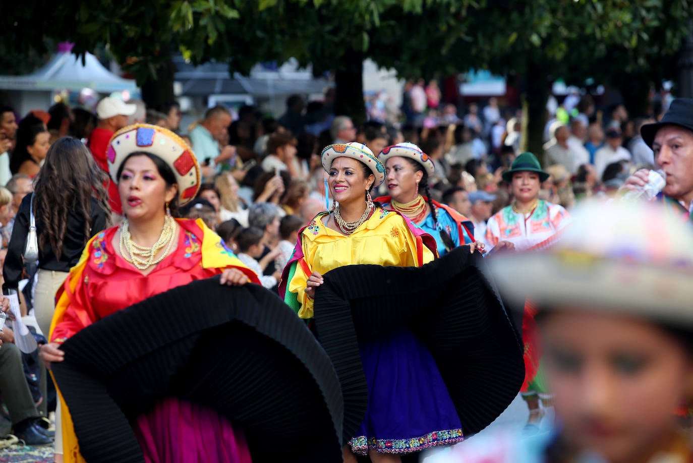 Fotos: Todas las imágenes del desfile del Día de América en Oviedo