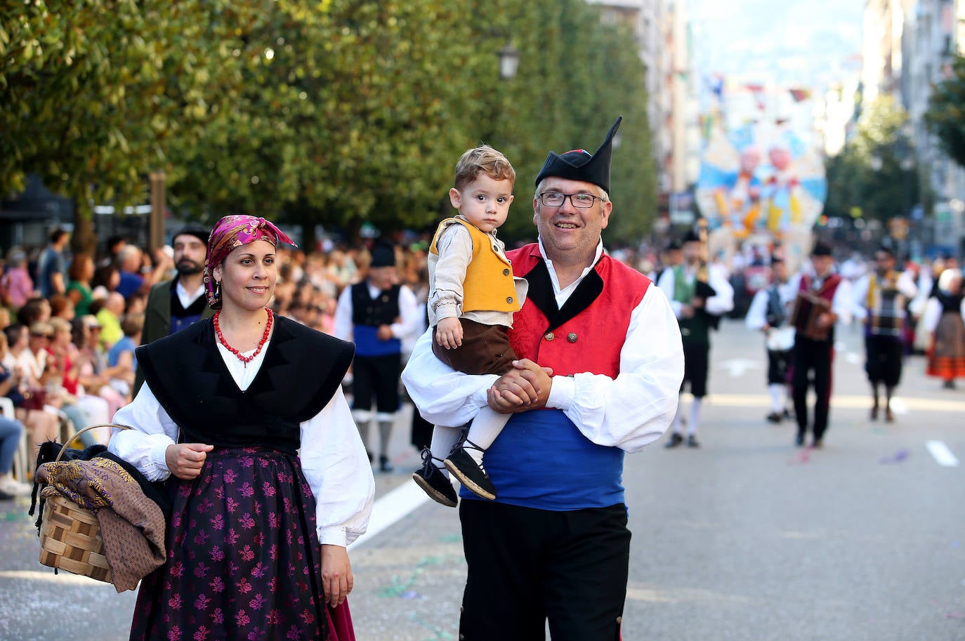 Fotos: Todas las imágenes del desfile del Día de América en Oviedo