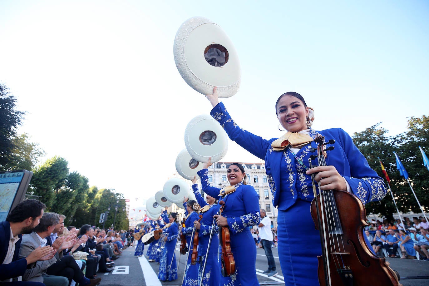 Fotos: Todas las imágenes del desfile del Día de América en Oviedo