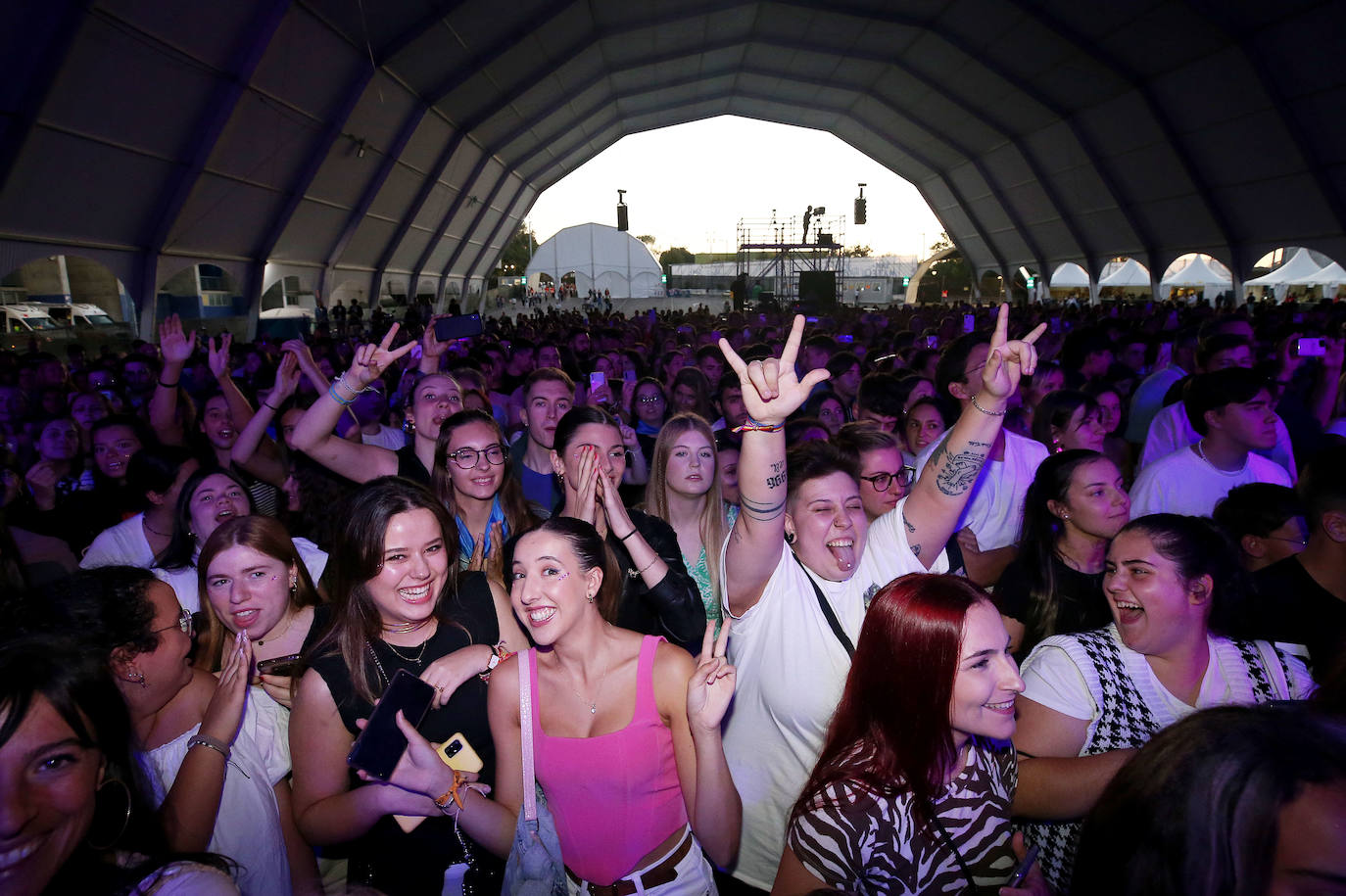 Fotos: Una última noche de conciertos para todos los estilos en Oviedo