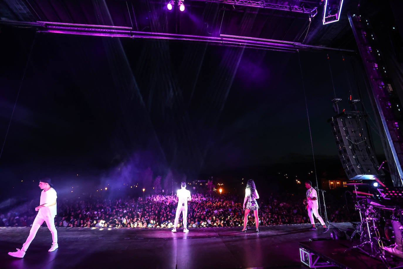 Fotos: Una última noche de conciertos para todos los estilos en Oviedo
