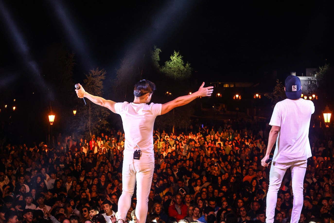 Fotos: Una última noche de conciertos para todos los estilos en Oviedo