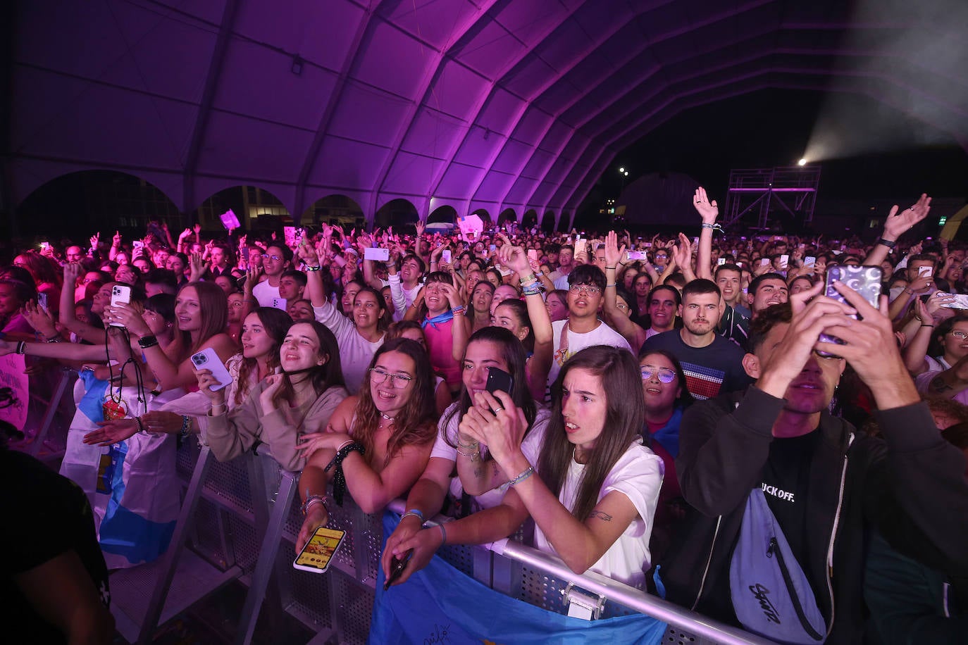 Fotos: Una última noche de conciertos para todos los estilos en Oviedo