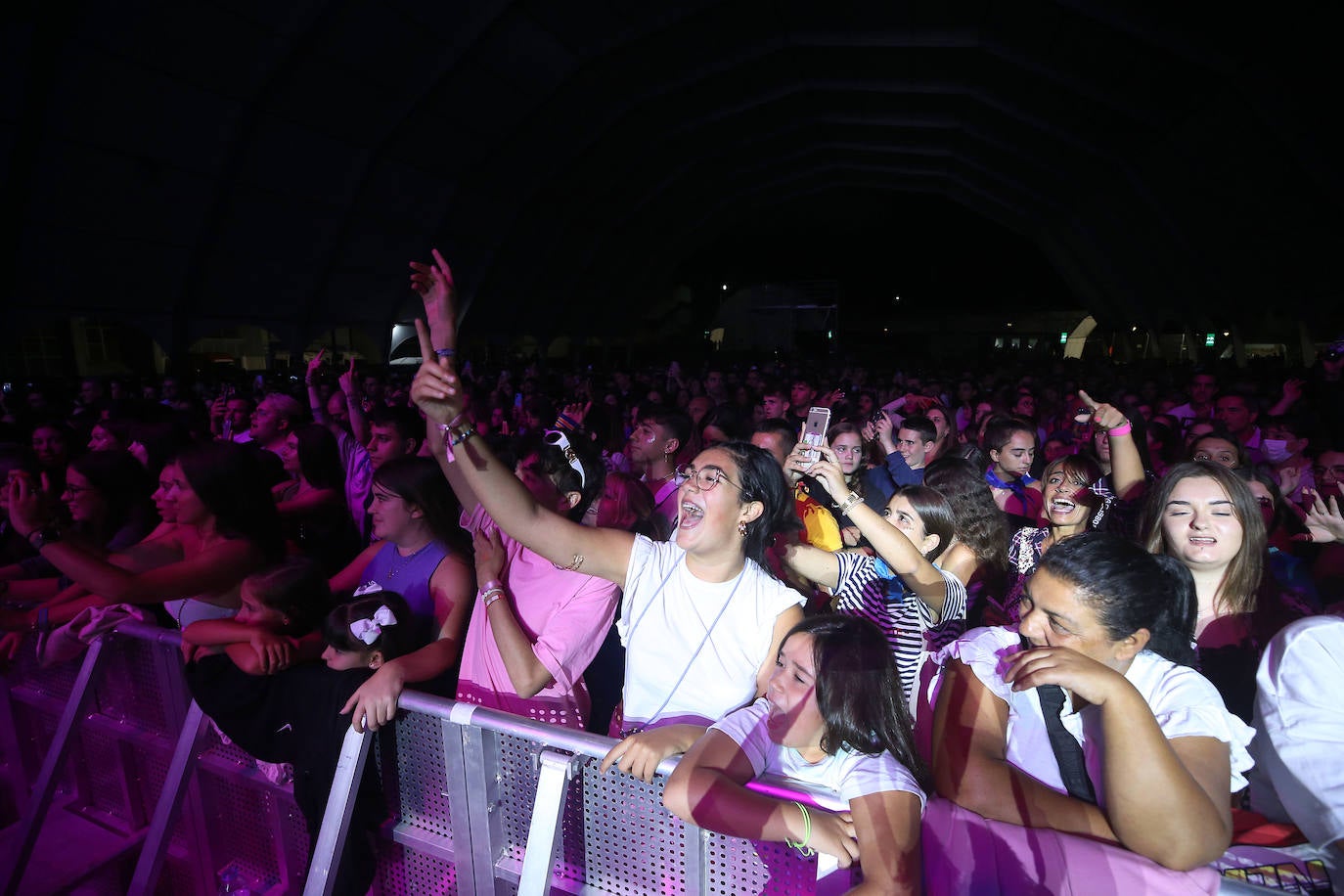 Fotos: Una última noche de conciertos para todos los estilos en Oviedo
