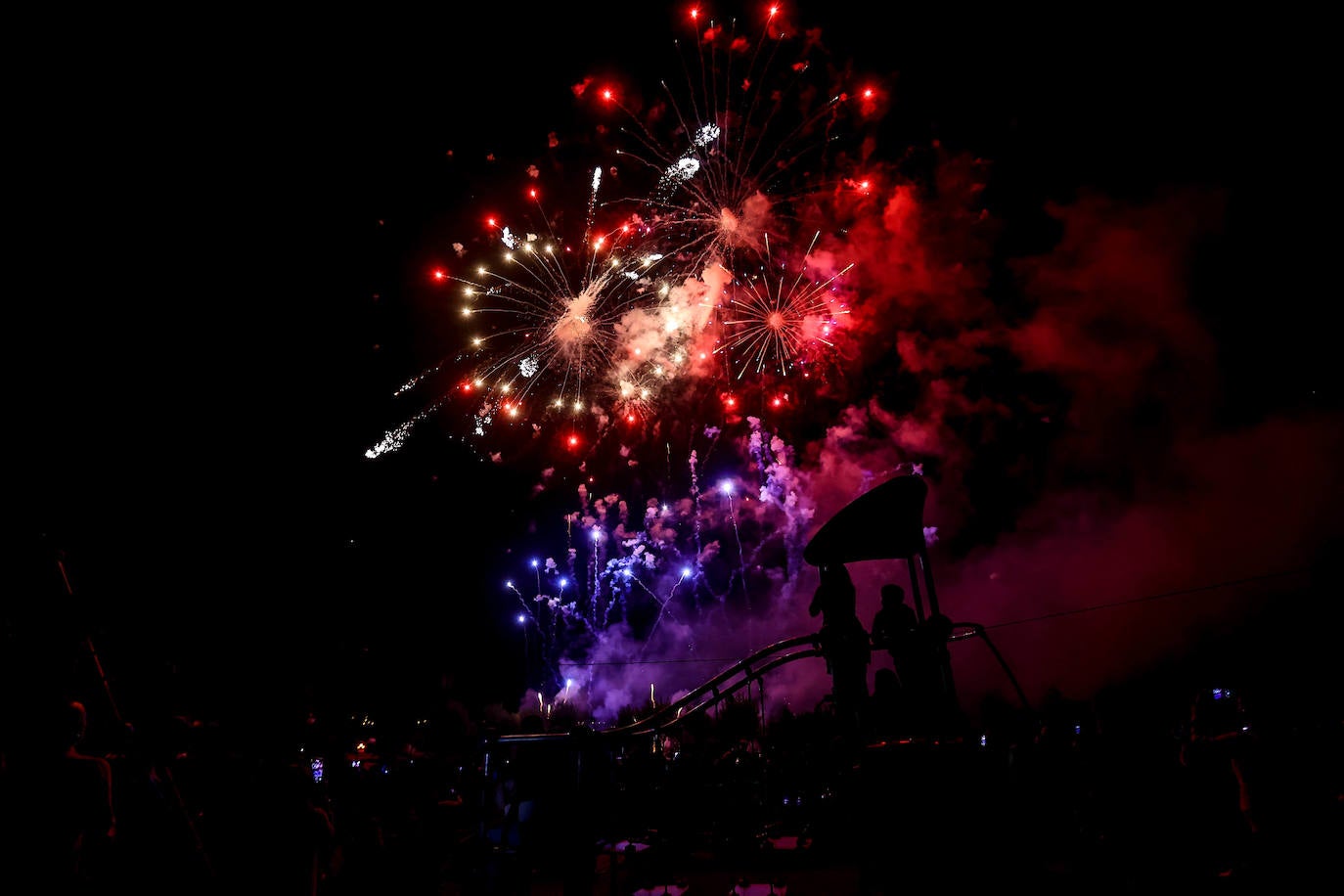 Fotos: Fuegos para una multitud en San Mateo