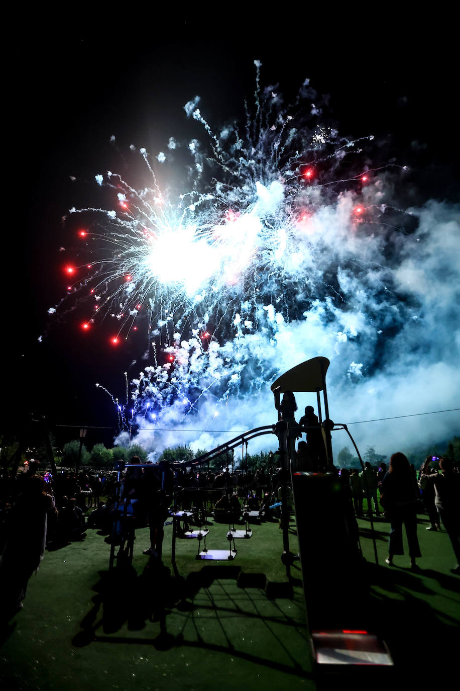 Fotos: Fuegos para una multitud en San Mateo